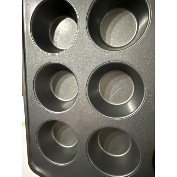 Wilton 12-Cup Non-Stick Standard Size Muffin Pan - Picture 4 of 7